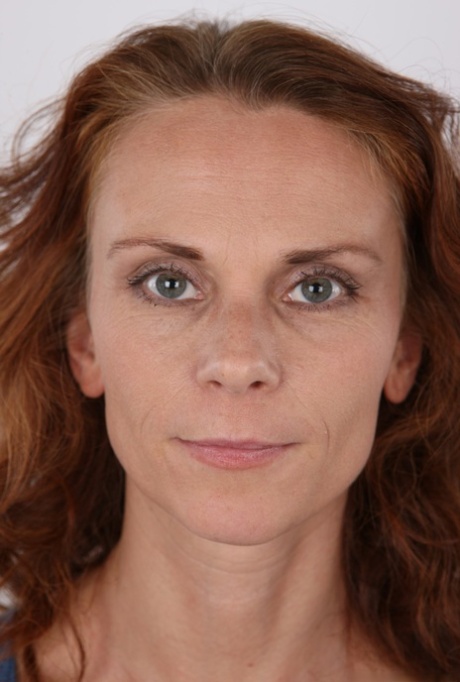 Redhead amateur Pavla poses in blue jeans before taking off all her clothes