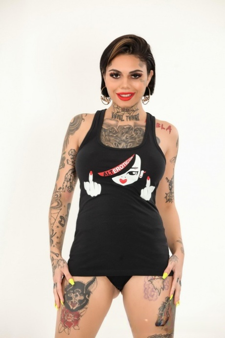 Tattooed model Genevieve Sinn looses her firm breasts from a tank top