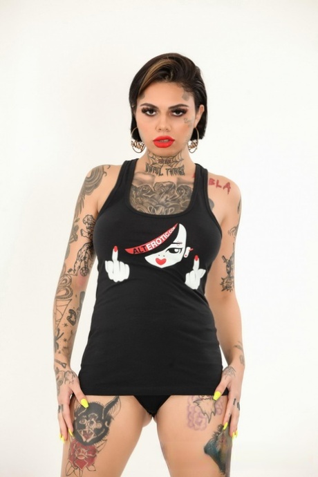 Tattooed model Genevieve Sinn looses her firm breasts from a tank top