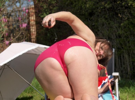 Amateur BBW Roxy gets naked in sunglasses outdoors on a lawn chair