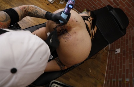 Mother Aurora gets her asshole tattooed by tattoo artist Evilyn Ink