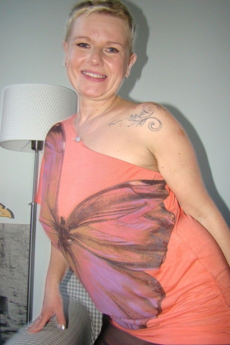 Happy alluring mature Deide Jones rips pantyhose to reveal butterfly pussy