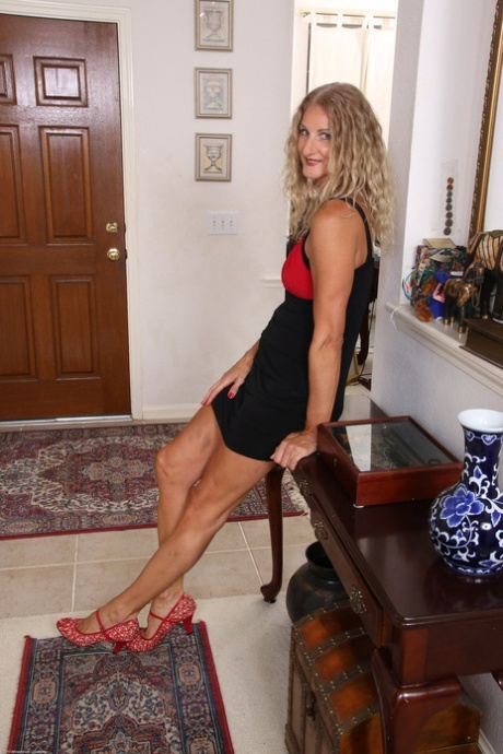 Curly-haired amateur MILF Layla Wolf flaunts her hot body with tan lines
