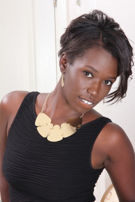 Alluring ebony MILF Sayanna Monroe displays her tasty black pussy up close
