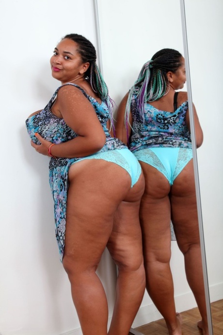 Ebony fatty Roza flaunts her monster boobs while eating a watermelon