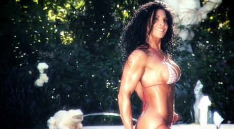 Kinky MILF with amazing muscular body Tracy Daniels poses in a tiny bikini