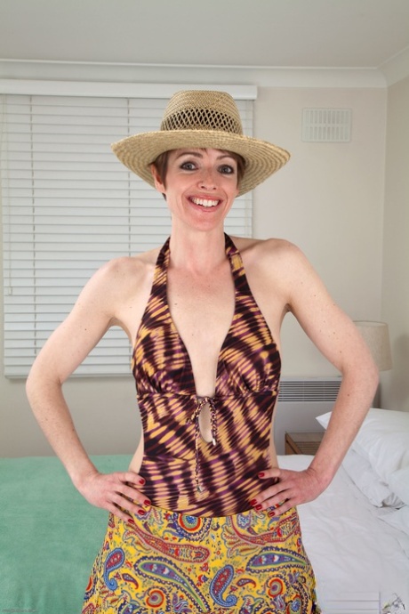 Sexy MILF Maria strips her leopard swimsuit and shows her hairy cunt