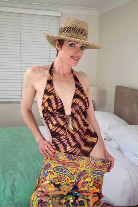Sexy MILF Maria strips her leopard swimsuit and shows her hairy cunt
