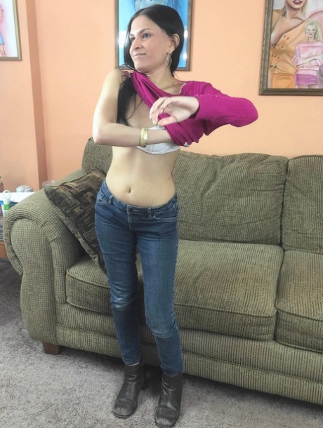 Petite amateur Naomi Shah strips fully naked & gives Logan Drake a blowjob