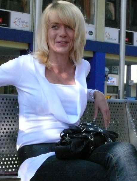 Sexy German MILF Judith strips to her stockings & masturabates at the casting