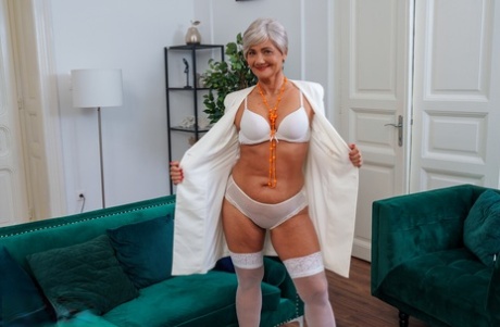Mature NL starring Arwen, Michy Perez Hot Images